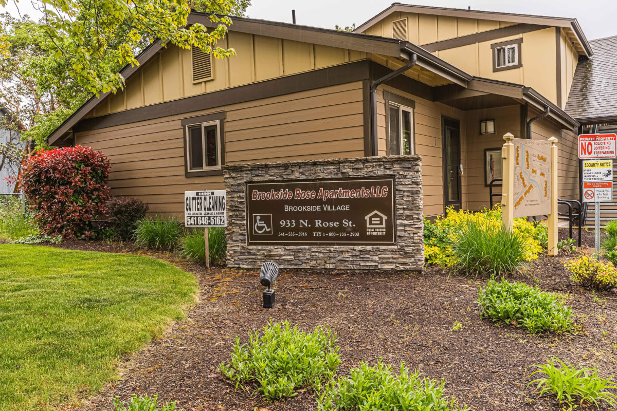 Photos and Video of Brookside Rose Brookside Village in Phoenix, OR